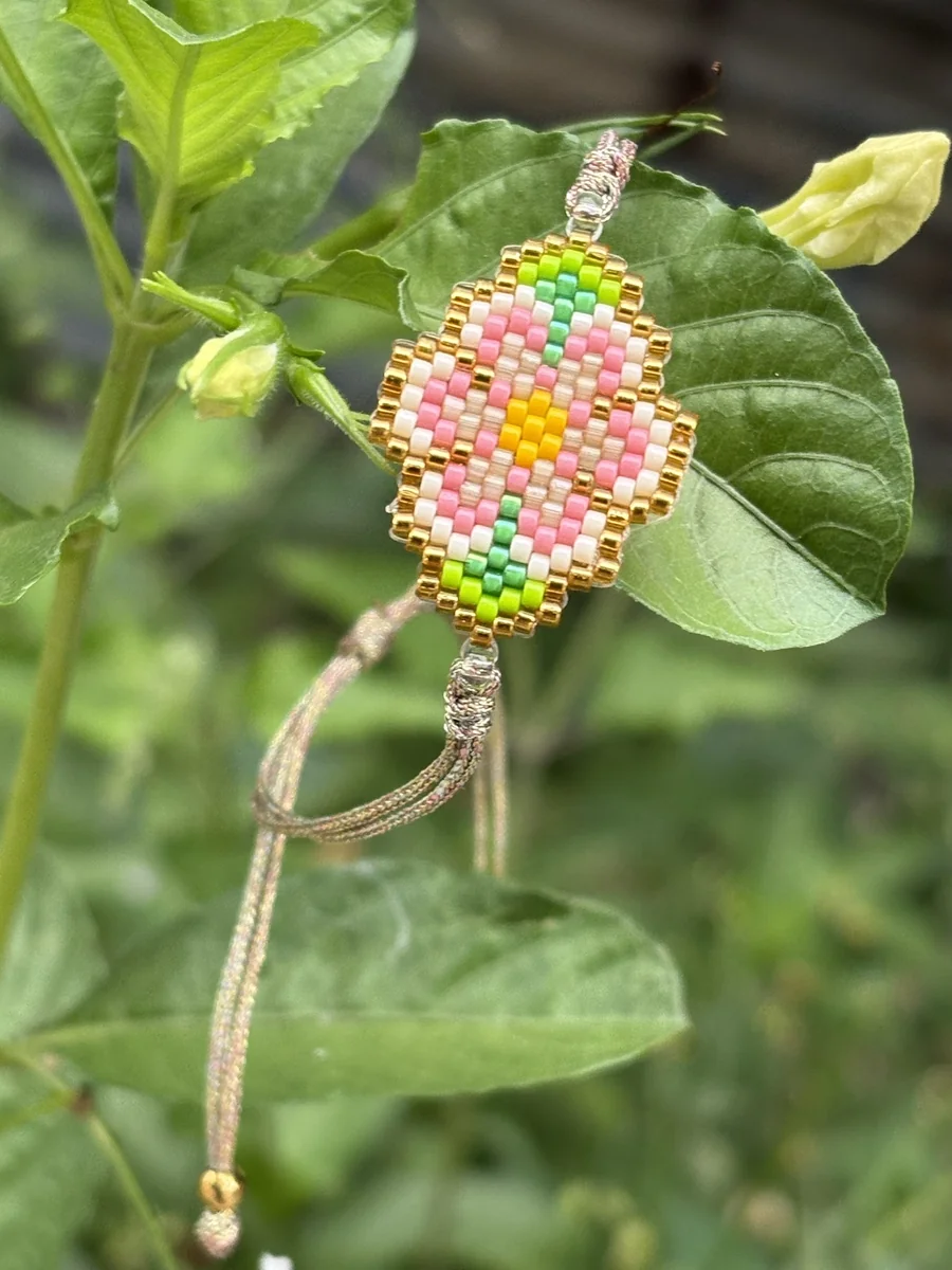 Pulsera Flor Primaveral en Miyuki - Accesorio artesanal hecho a mano en Colombia por Bunu Shop
